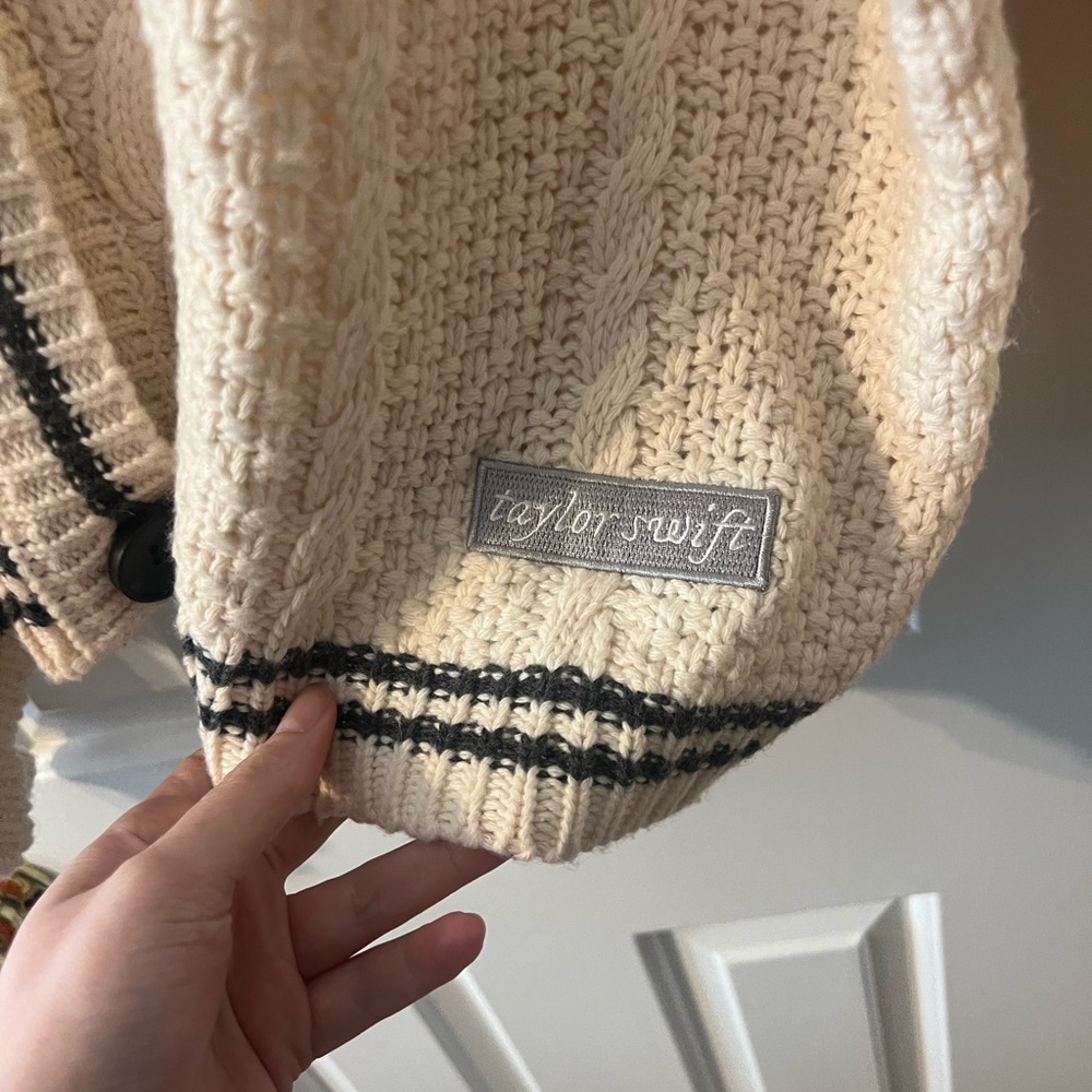 Taylor Swift Cream Cardigan - Picture 2 of 5